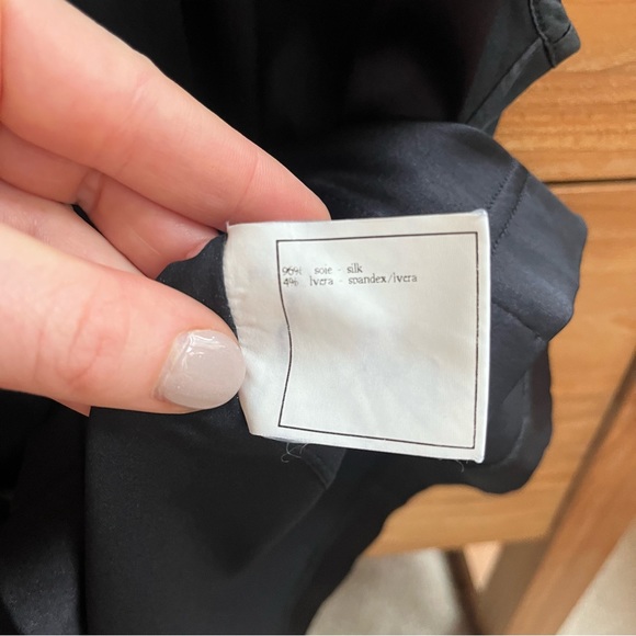 ❌SOLD❌ CHANEL Vintage 1996 CC Logo Black Silk Blouse Gold FR40 M Excellent Auth - Picture 8 of 15